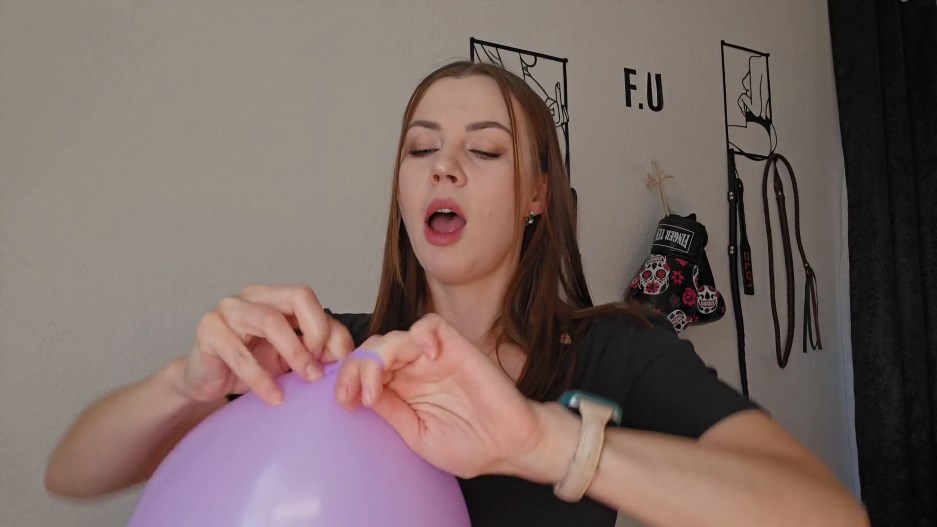 Lana Blade - 10 MINUTES BALLOON BLOWING CHALLENGE Lana Blade - 10 MINUTES BALLOON BLOWING CHALLENGE